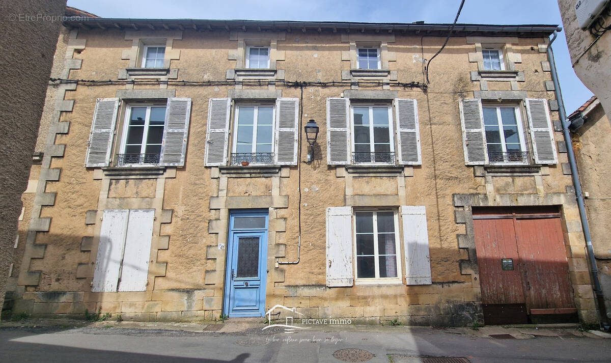 Appartement à LUSIGNAN