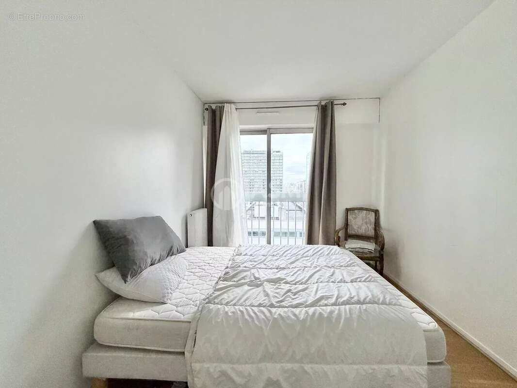Appartement à COURBEVOIE