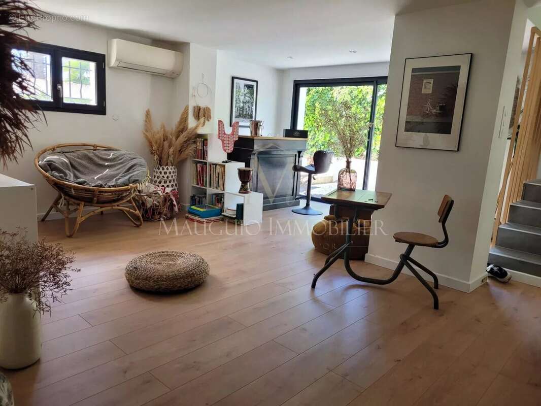 Maison à MAUGUIO