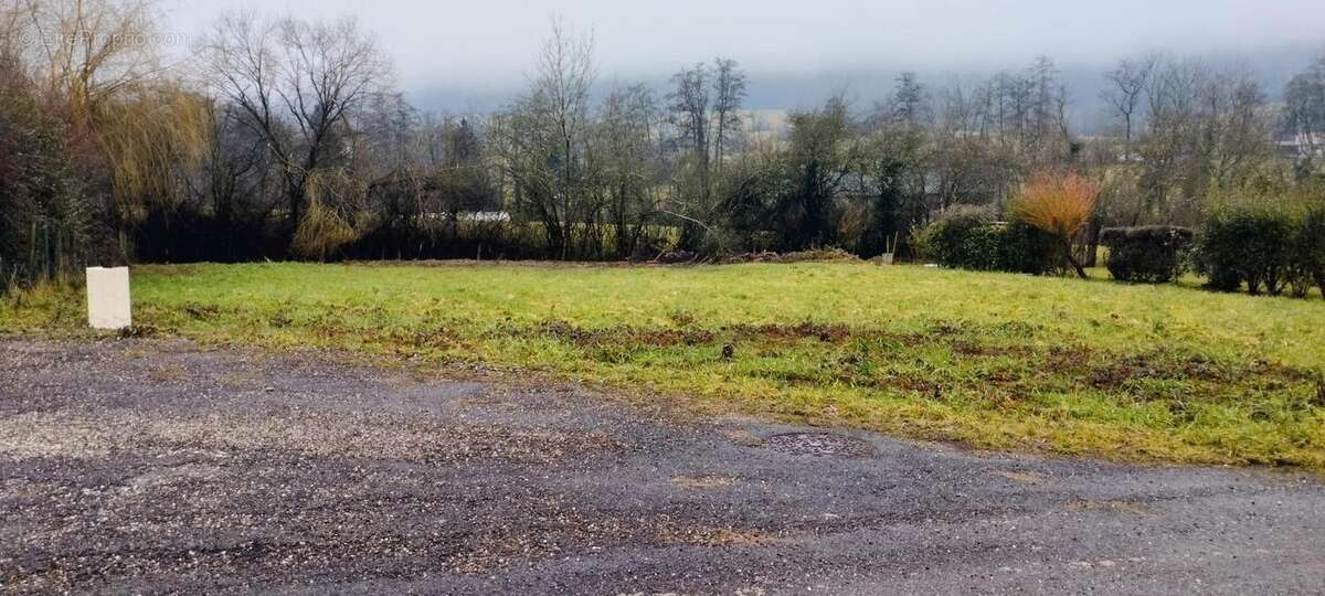 Terrain à BREUREY-LES-FAVERNEY