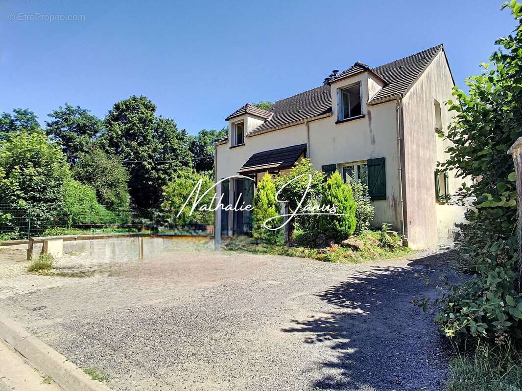 Appartement à FAY-LES-NEMOURS