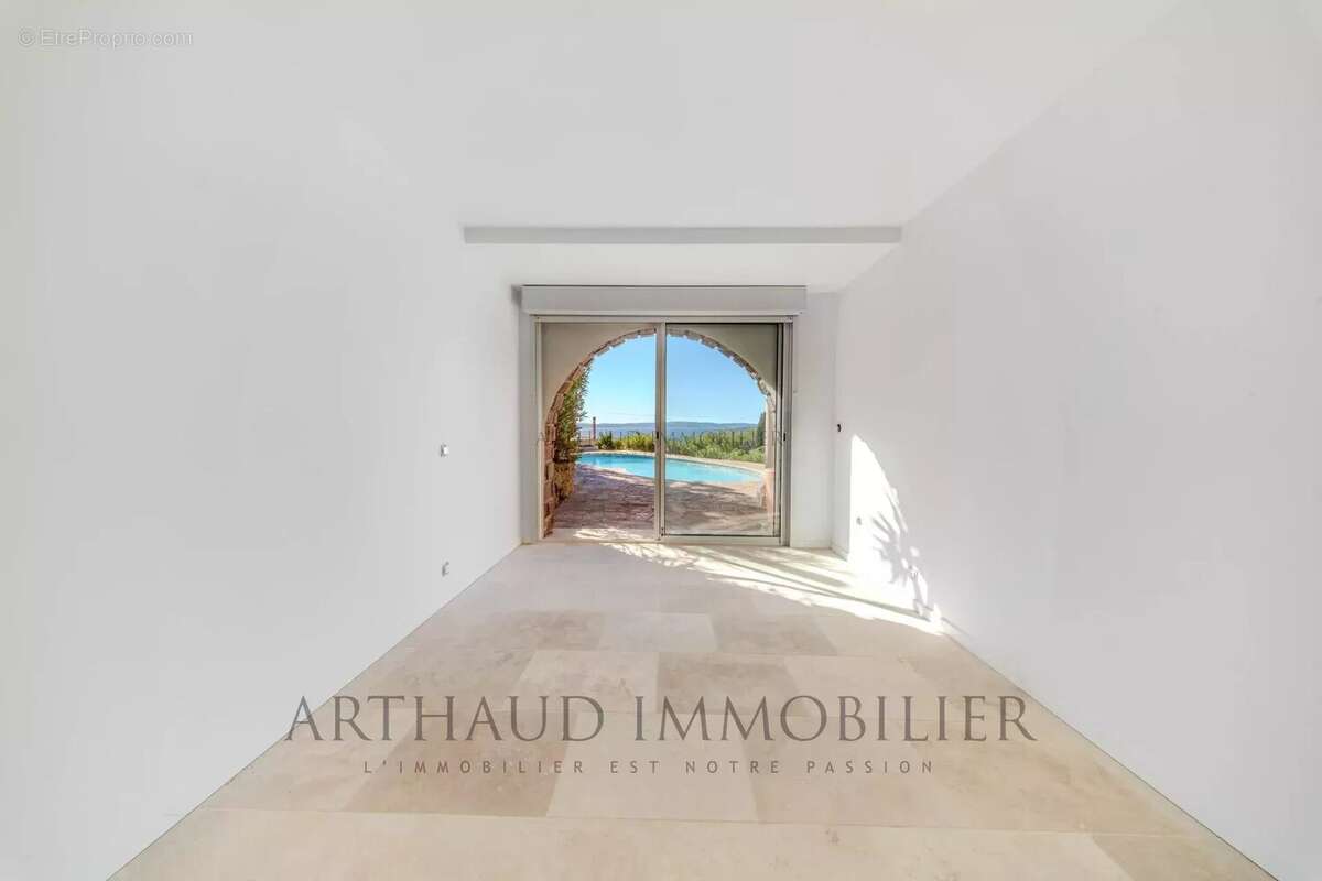 Appartement à LES ISSAMBRES