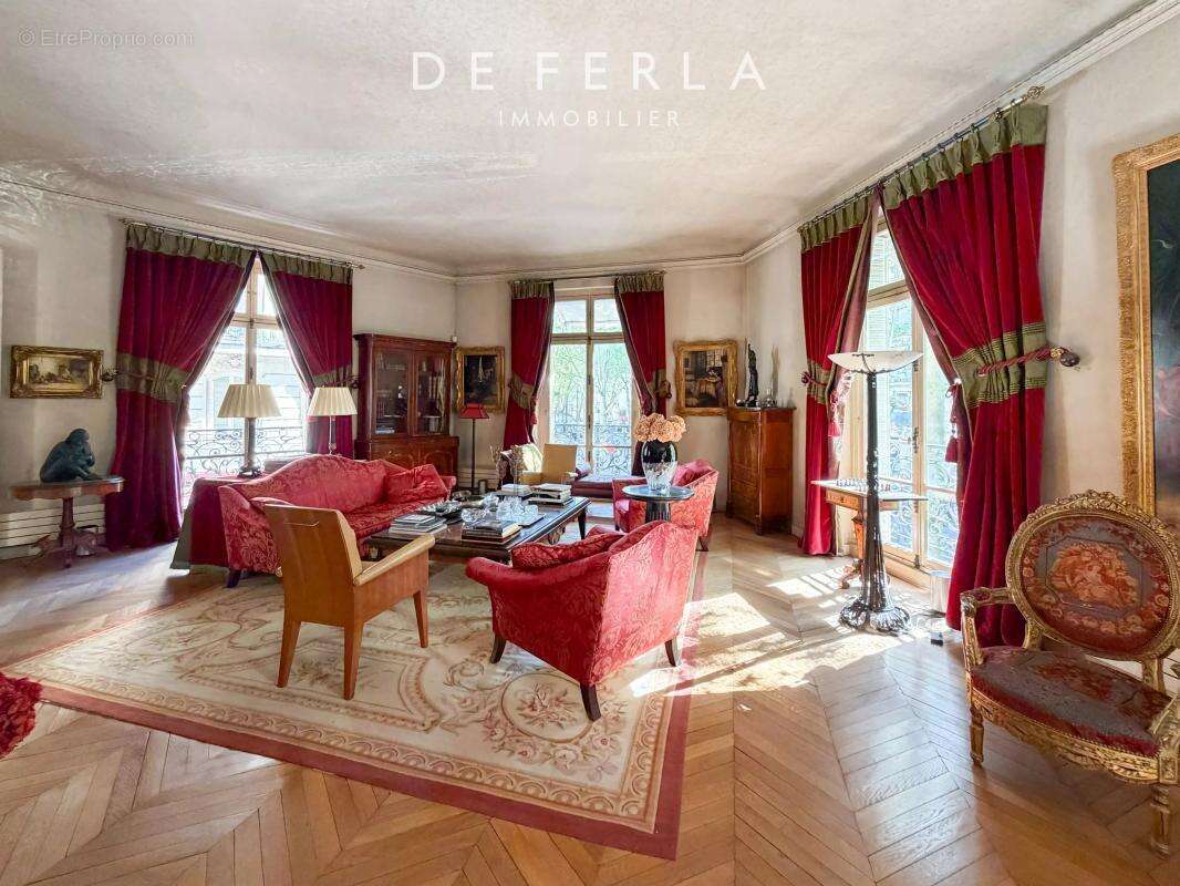 Appartement à PARIS-16E