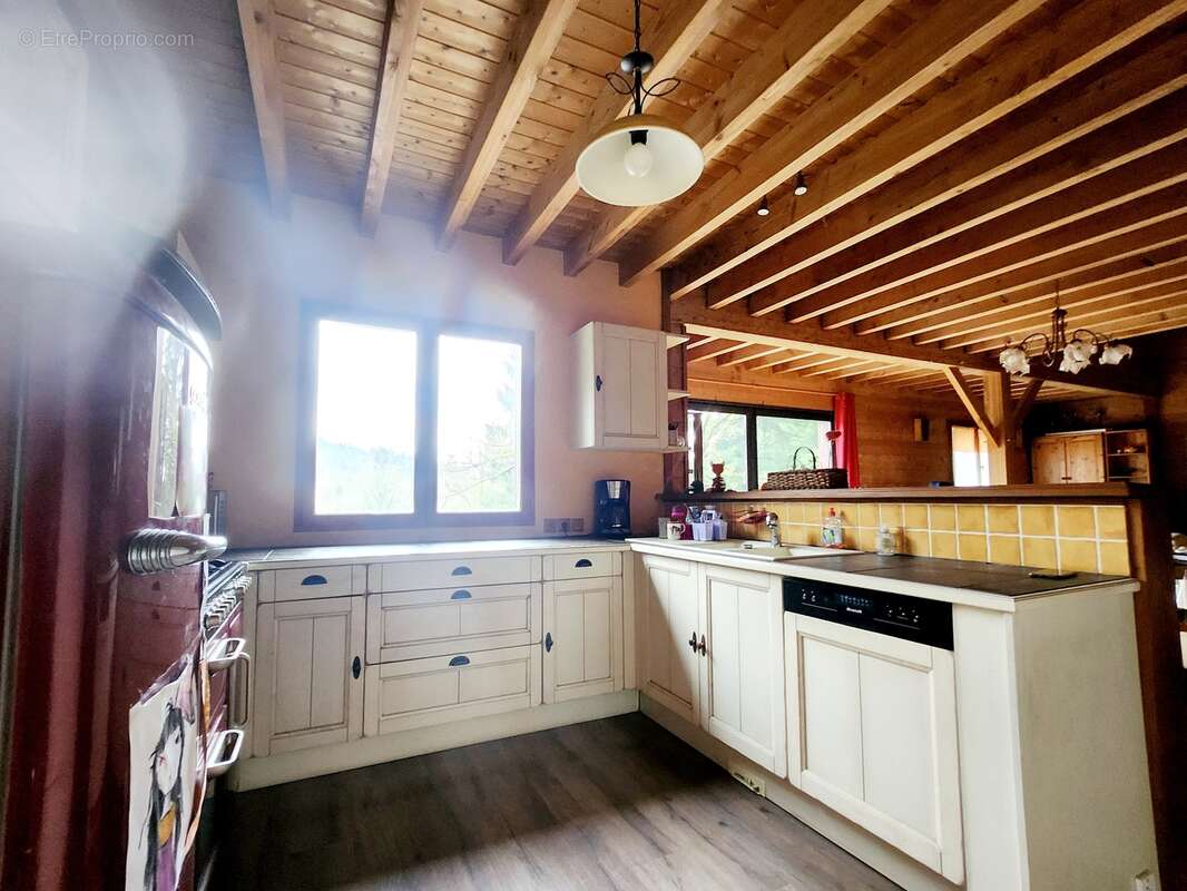 Maison à COMPREIGNAC