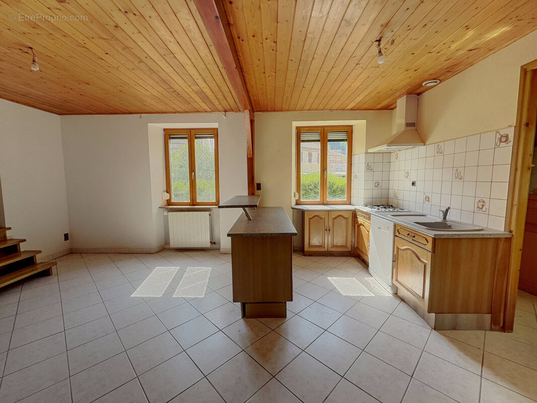 Appartement à PONT-DE-ROIDE