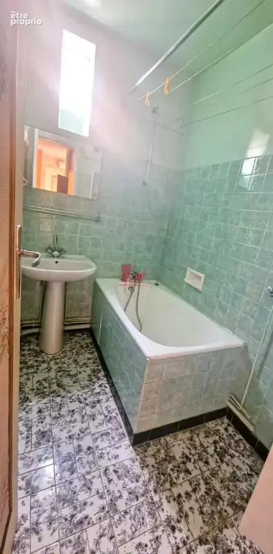 VANVES – Appartement 3 pièces de 51 m² à rénover – Métro et commerces à proximité - photo 10