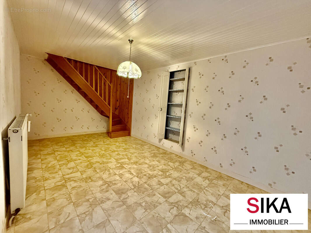 Maison à MAIZIERES-LES-VIC