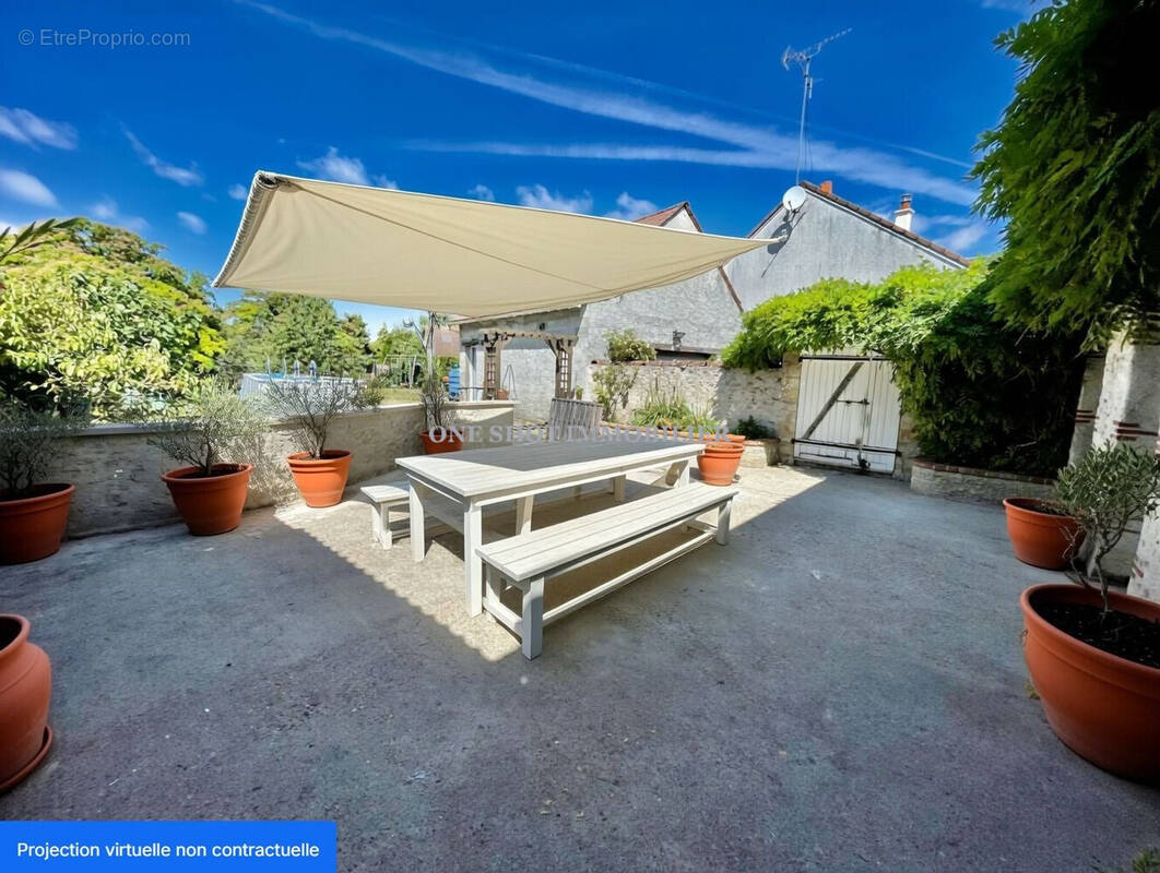 Maison à SAINT-JEAN-DE-LA-RUELLE