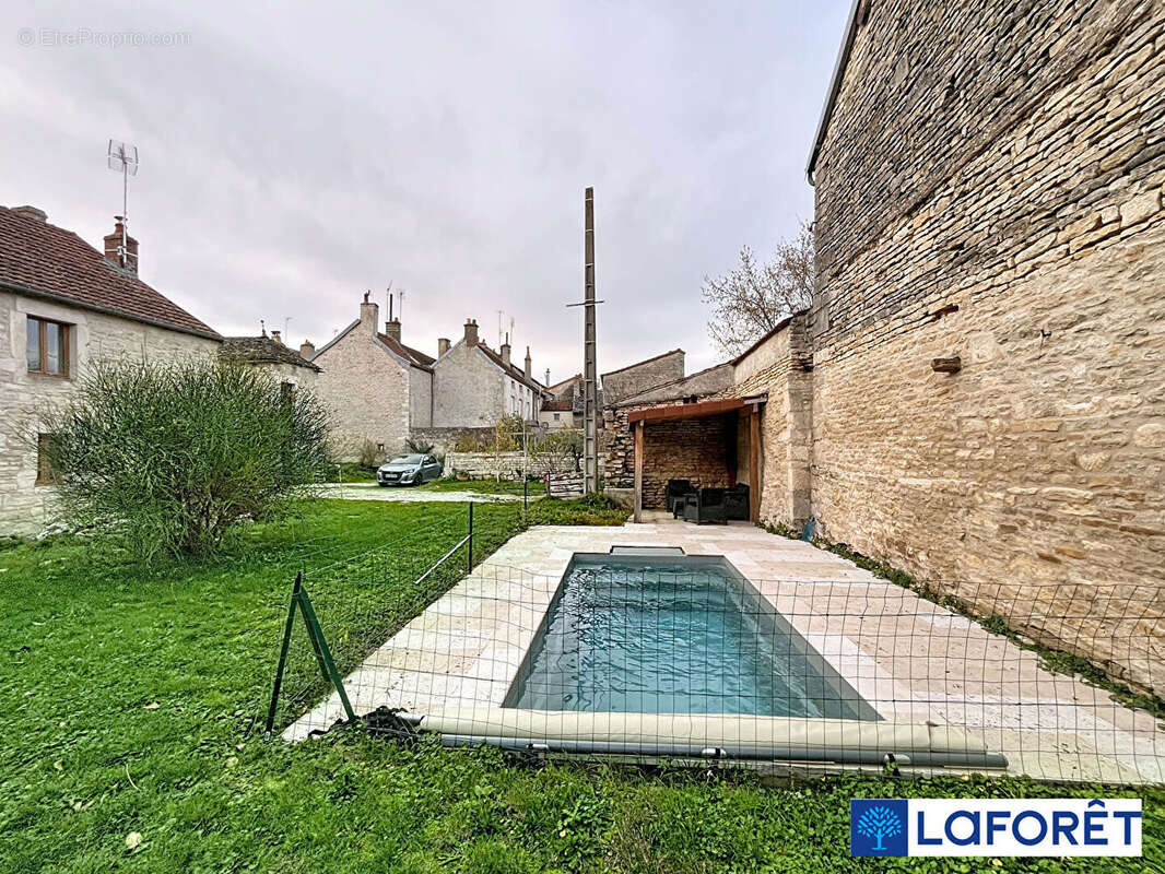 Maison à IS-SUR-TILLE