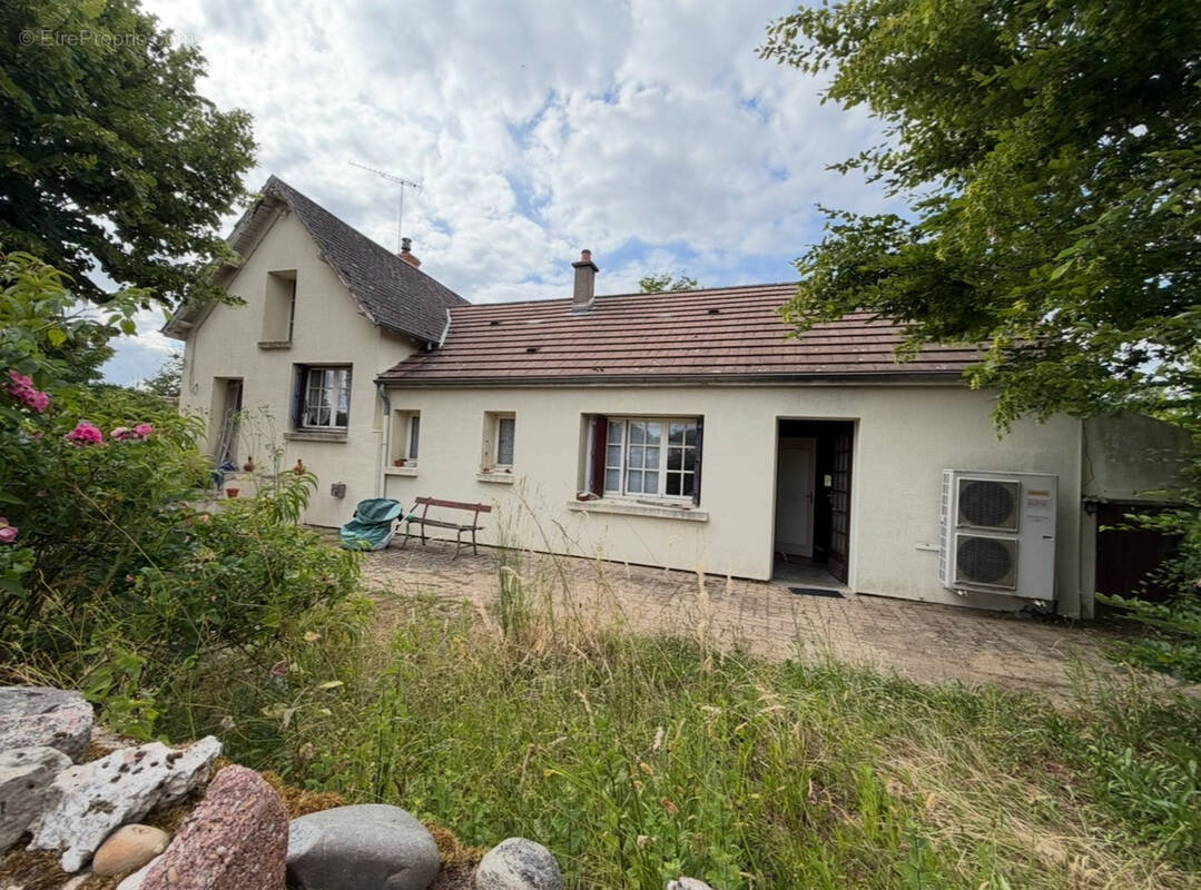 Maison à PARAY-LE-FRESIL
