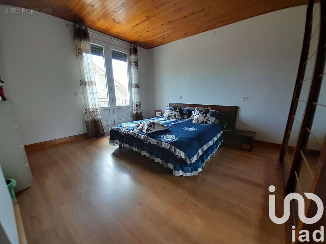 Photo 9 - Maison à LA CHAPELLE-MONTBRANDEIX