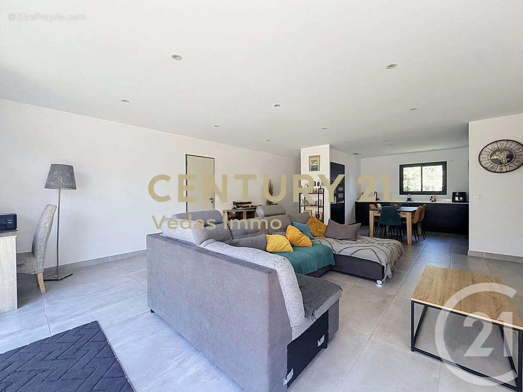 Maison 115 m² à Saussan  - photo 4