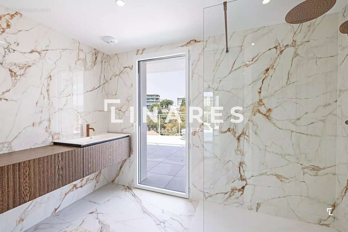 LE SKYINE - Appartement T4 de 160m² - Rooftop - Terrasses panoramiques - 13008 - photo 18