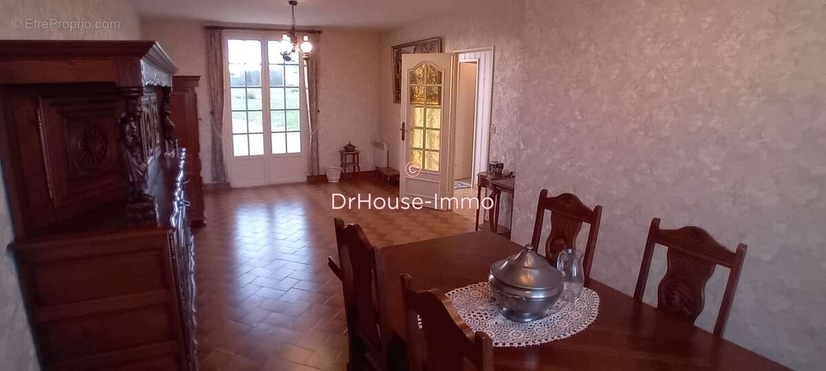 Maison à CLERE-LES-PINS