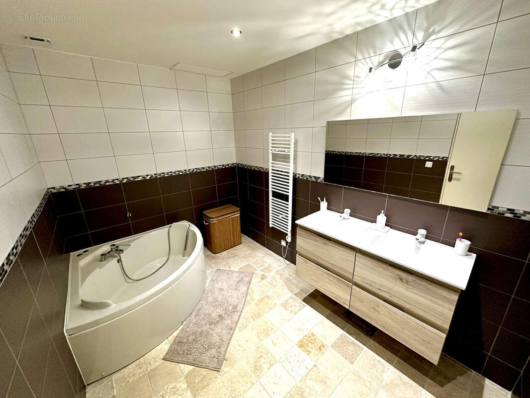 Maison à VIGNEUX-SUR-SEINE