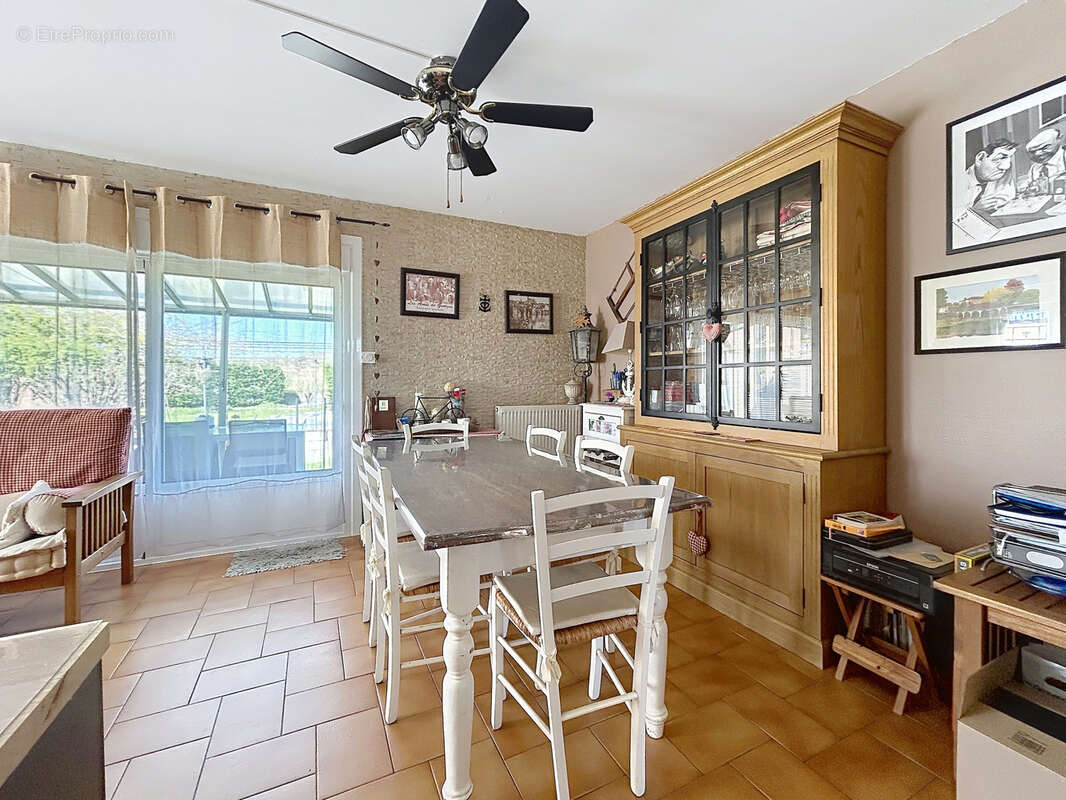 Maison à SAINT-PANTALEON-DE-LARCHE