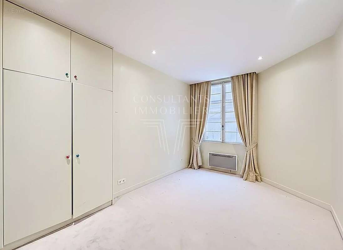 Appartement à PARIS-7E