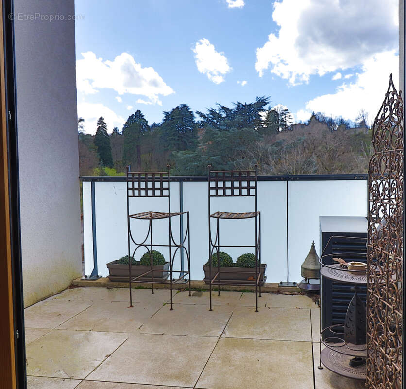 Appartement à CHARBONNIERES-LES-BAINS