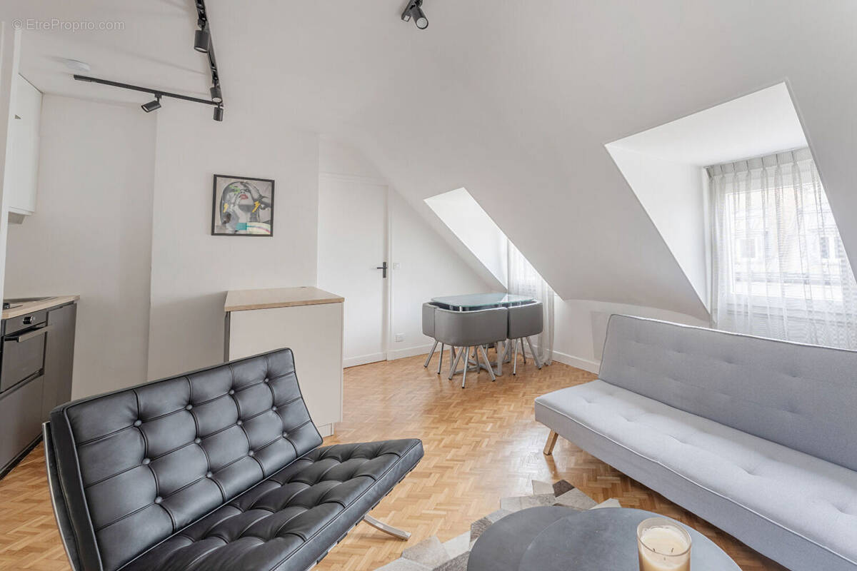 Appartement à PARIS-8E
