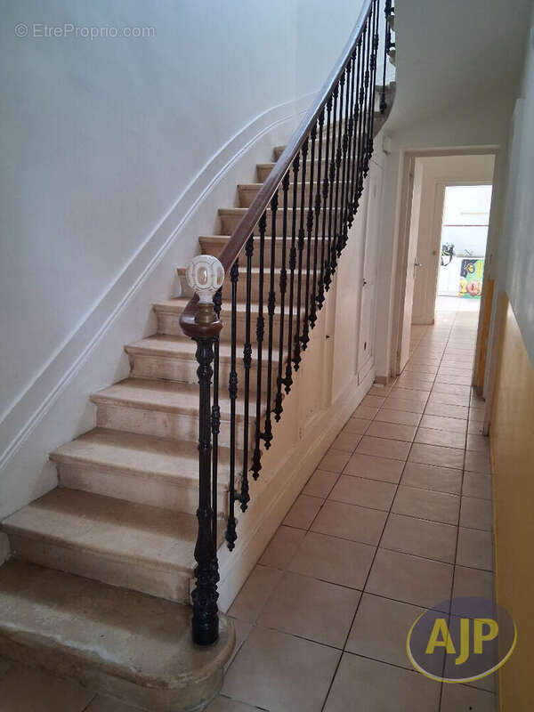 Maison à SAINT-JULIEN-BEYCHEVELLE