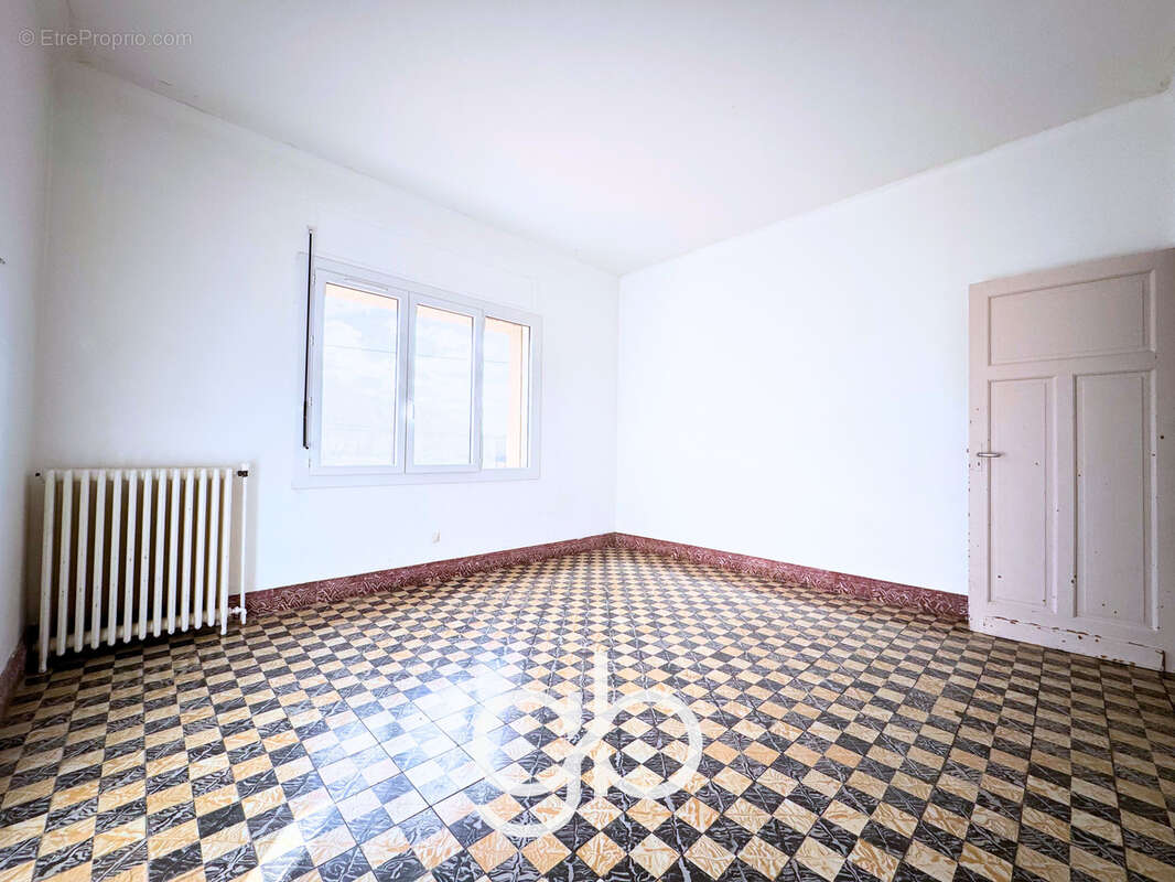 Immeuble de rapport 2 t4 + 7 garages   le bousquet-d'orb 34260 - photo 11