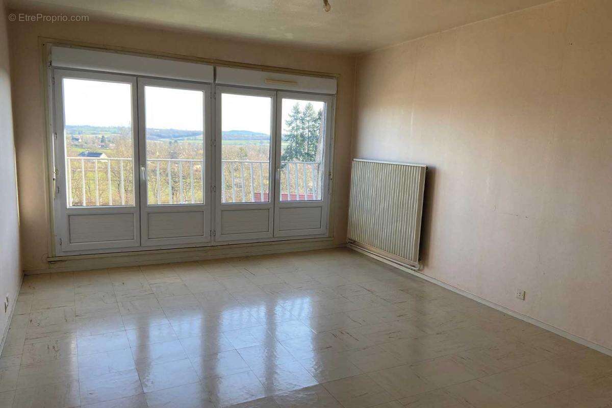 Appartement à LUZY