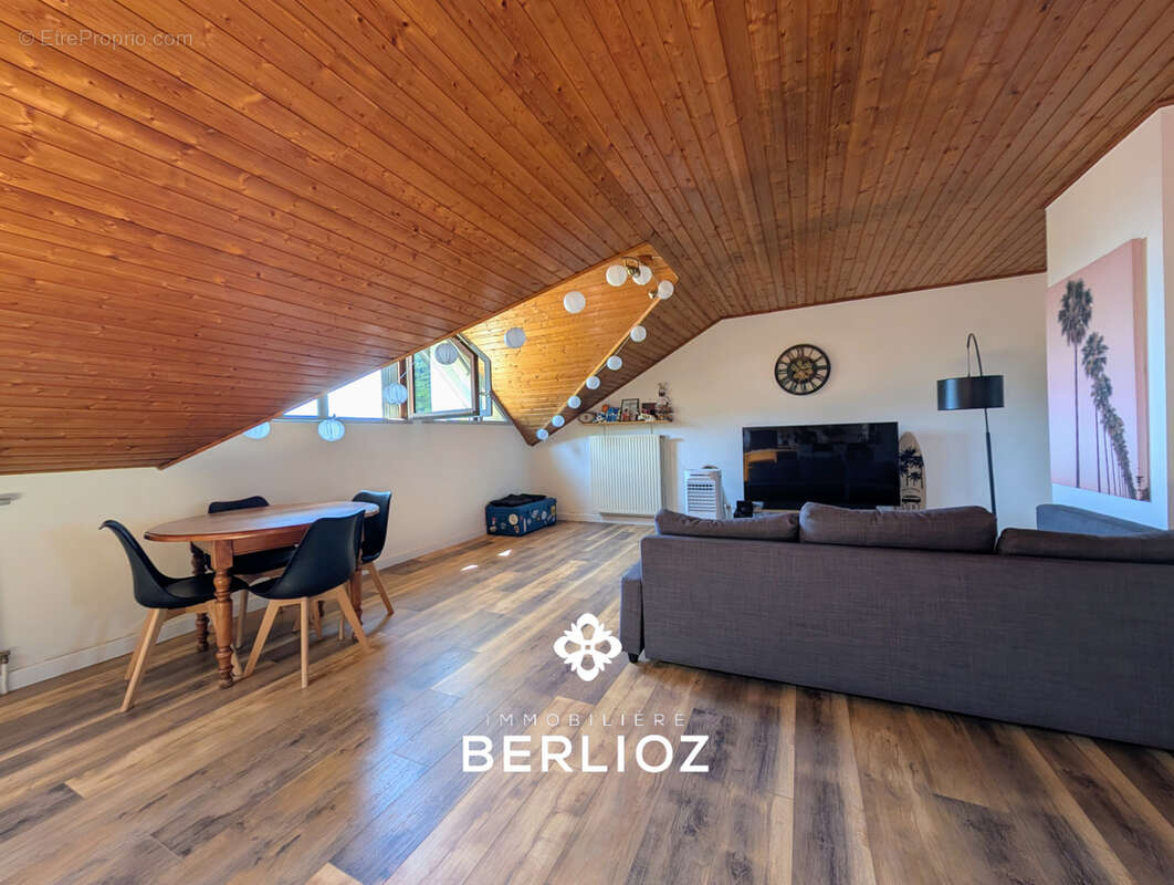 Grand appartement à acheter 215000 € à Revel - photo 4