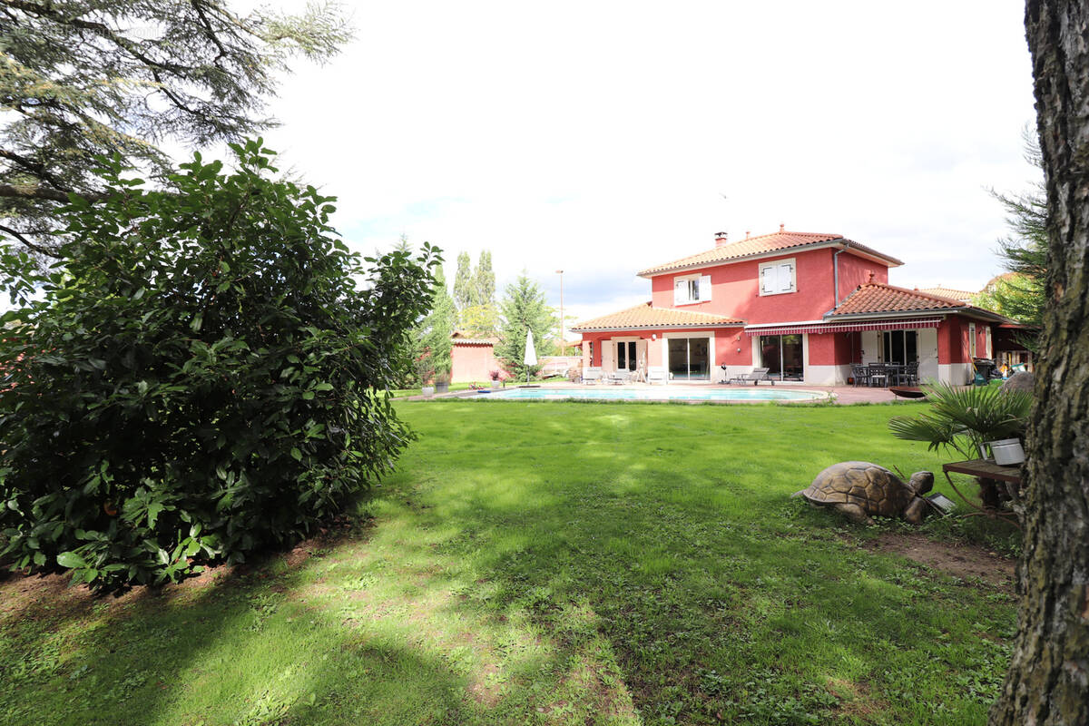 Maison à CHARBONNIERES-LES-BAINS