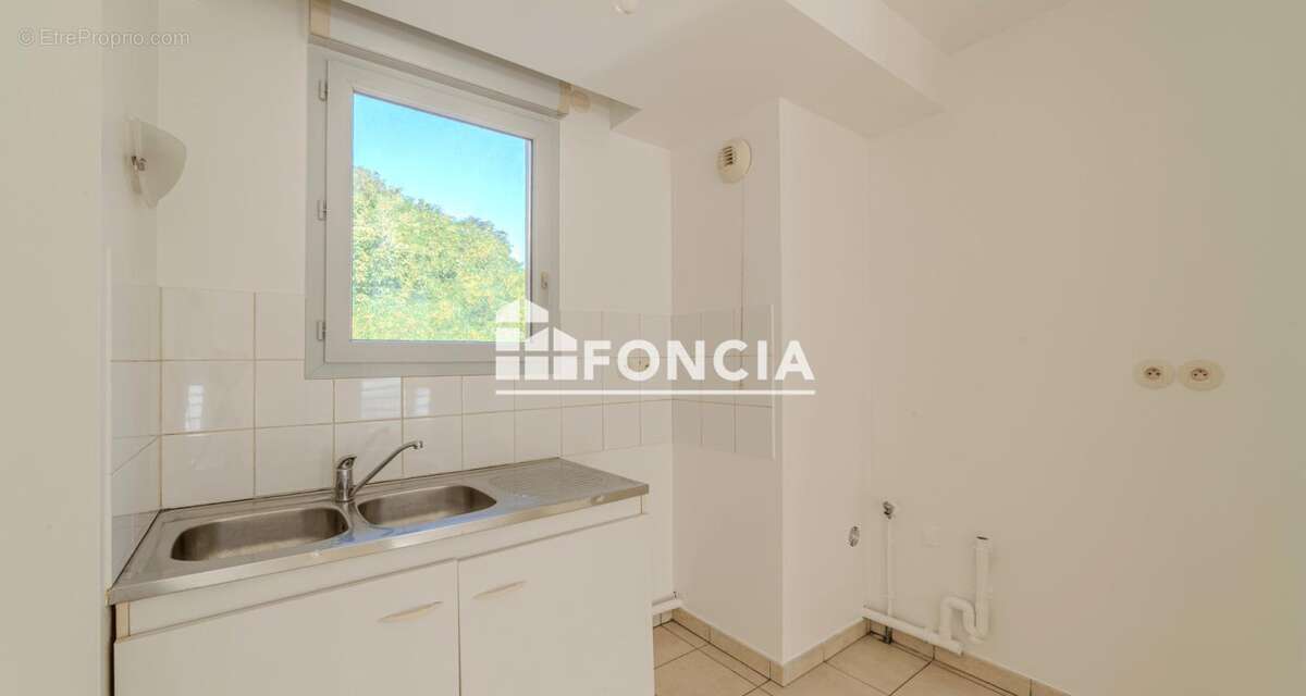 T4 - caluire renove etage eleve - balcon - garage double - photo 6