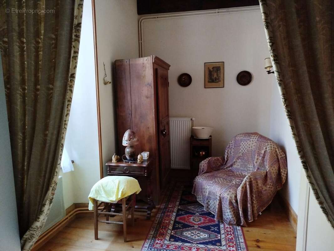 Maison à BESSE-ET-SAINT-ANASTAISE