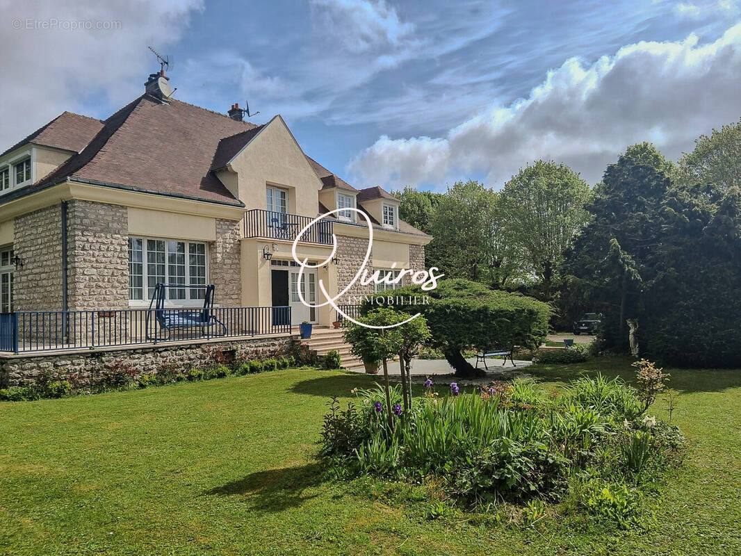 Maison à MONDONVILLE-SAINT-JEAN