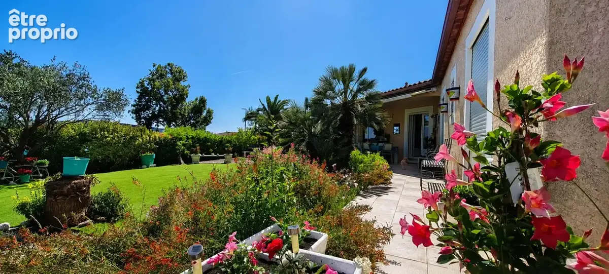 Splendide villa de 140m² avec double garages/piscine/ vue dégagée sur 1161m² de terrain - photo 2