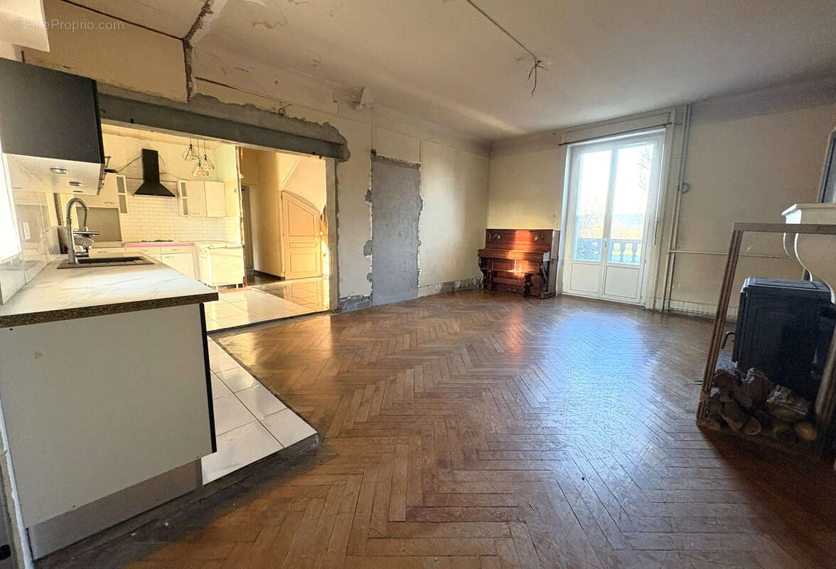 Maison à SAINT-PAUL-DE-VARAX