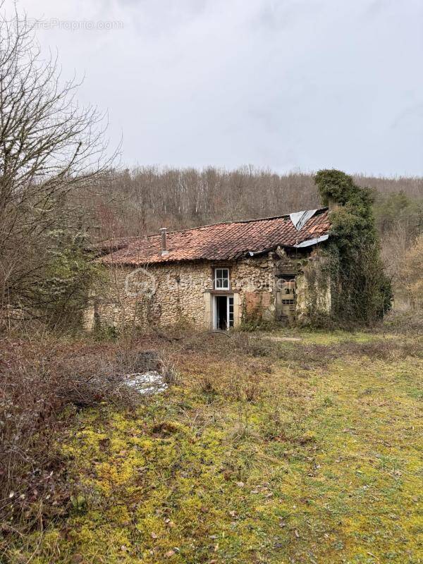 Maison à SAINTE-MARIE-DE-CHIGNAC