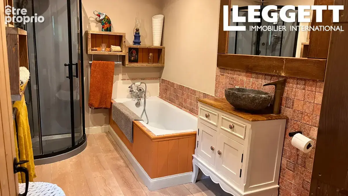 Maison de 4 chambres en plein pied sur 9300m² de terrain avec piscine et terrasse - photo 9