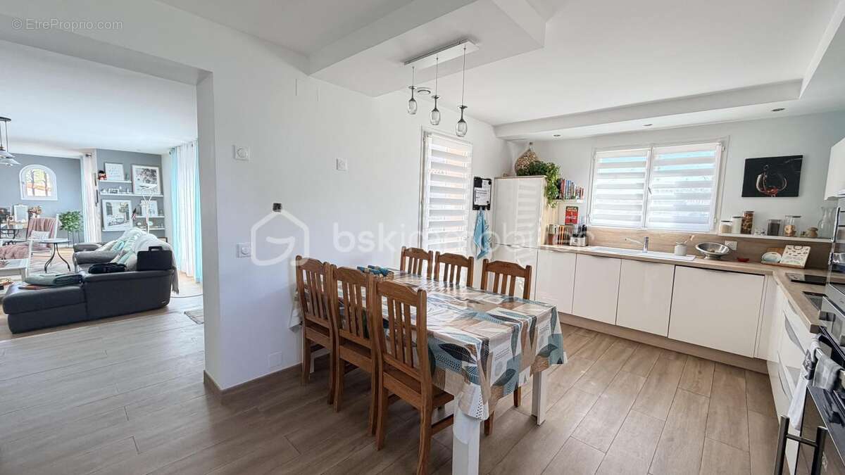 Maison plain pied quatres faces avec terrain et garage - photo 3