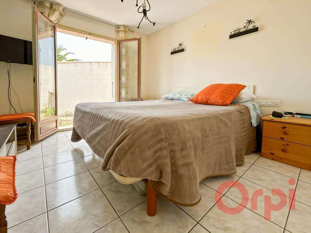 À Vendre : Villa familiale de plain-pied avec piscine, garage et grand jardin à Sauvian - photo 8
