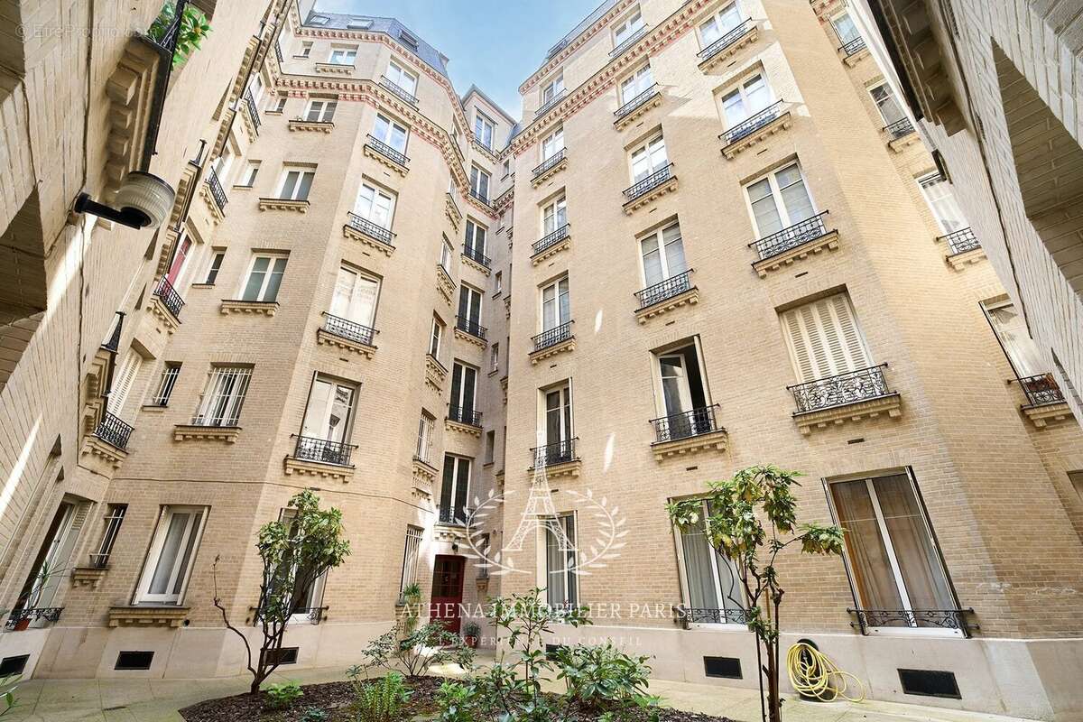 Appartement à PARIS-16E