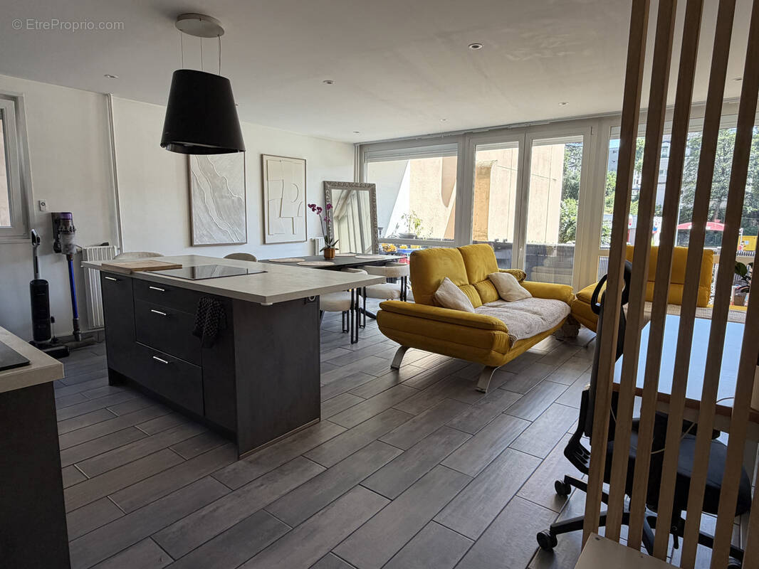 Appartement à SAINT-ETIENNE