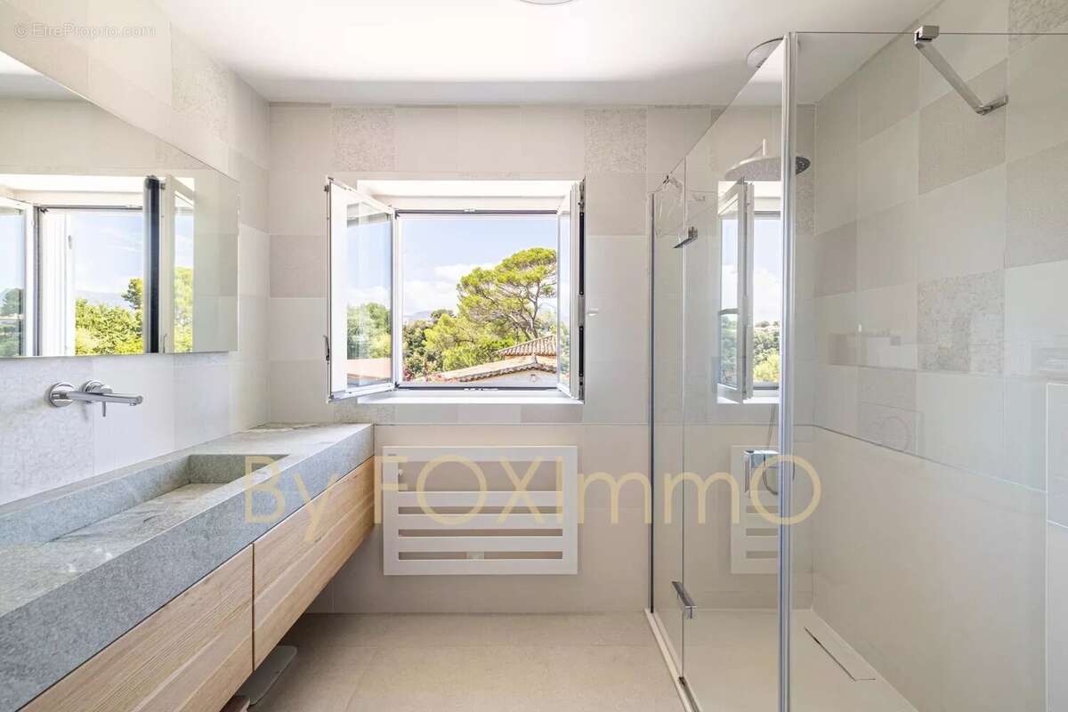 Villa entierement refaite à neuve 6 pieces Domaine des Clausonnes Biot - photo 13