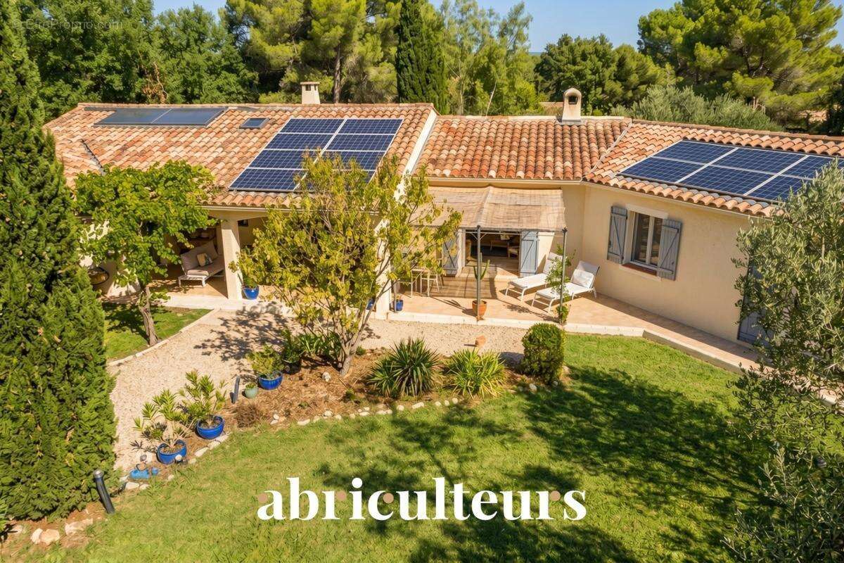 Propriété de 260 m² avec deux gîtes  labellisés 4 étoiles en vente à  Aups (83630) - photo 4