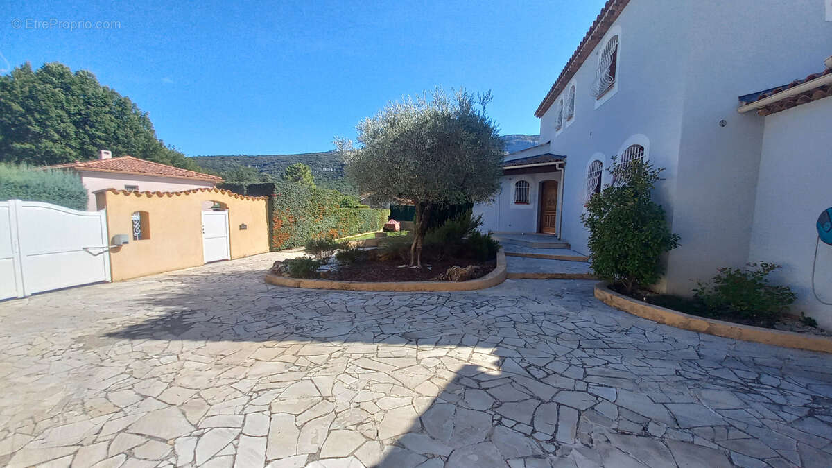 Maison à NANS-LES-PINS