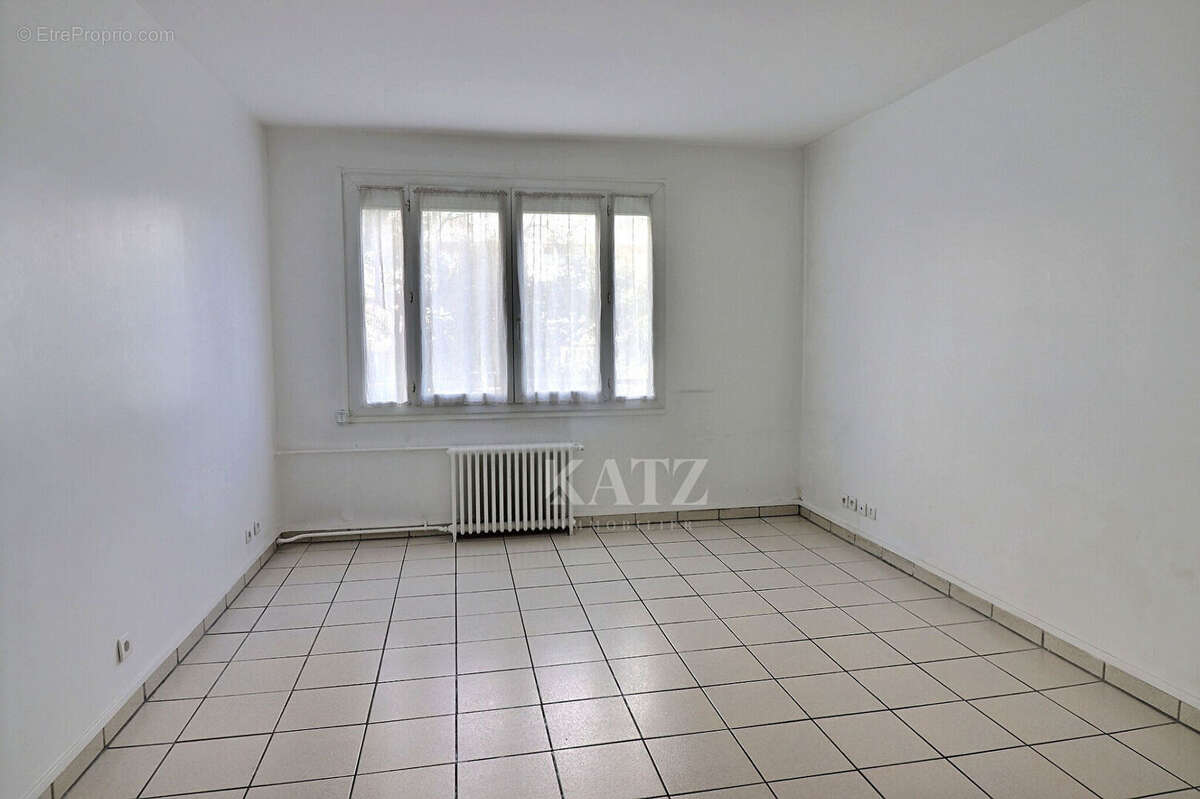 Appartement à CHARENTON-LE-PONT