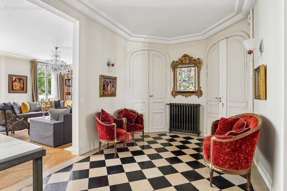 Appartement à PARIS-16E
