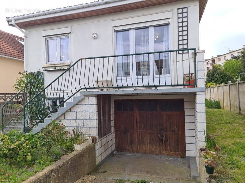 Maison à LES CLAYES-SOUS-BOIS