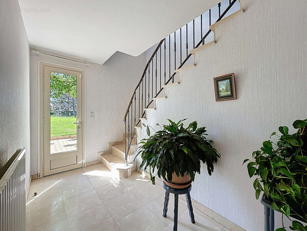 Maison à SAINT-PANTALEON-DE-LARCHE