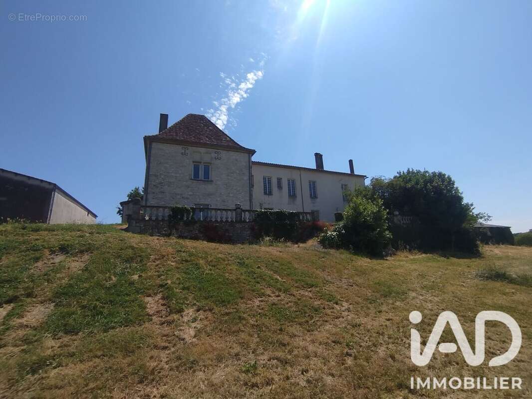 Maison 290 m² à Gageac-Et-Rouillac  - photo 8