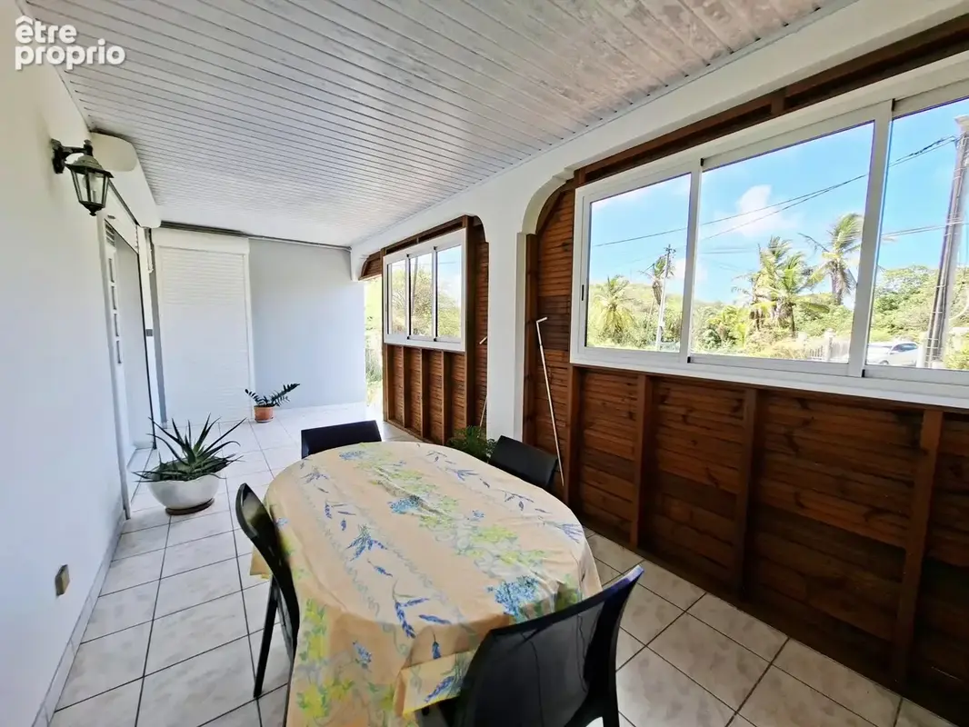 Sainte-anne :  maison t4 + t3 + t1 - photo 3