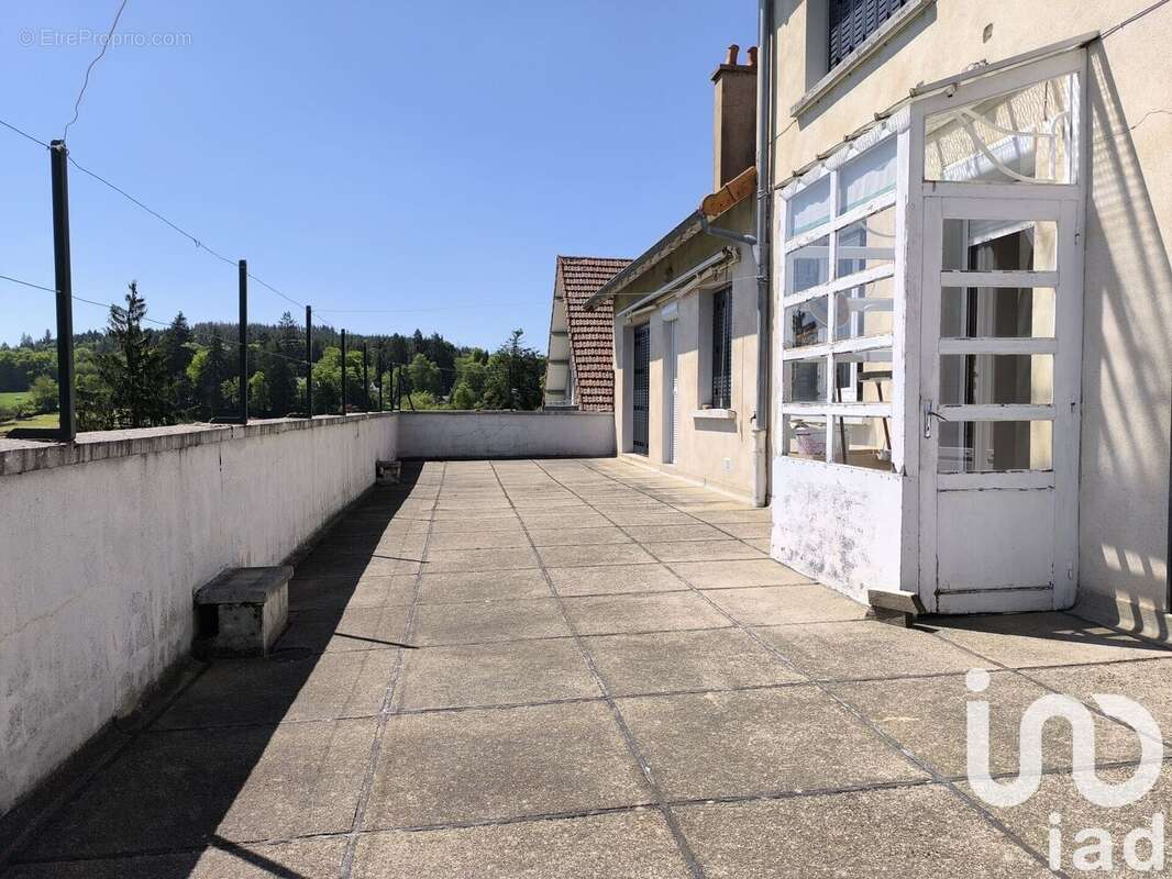 Maison 208 m² à Crocq  - photo 5