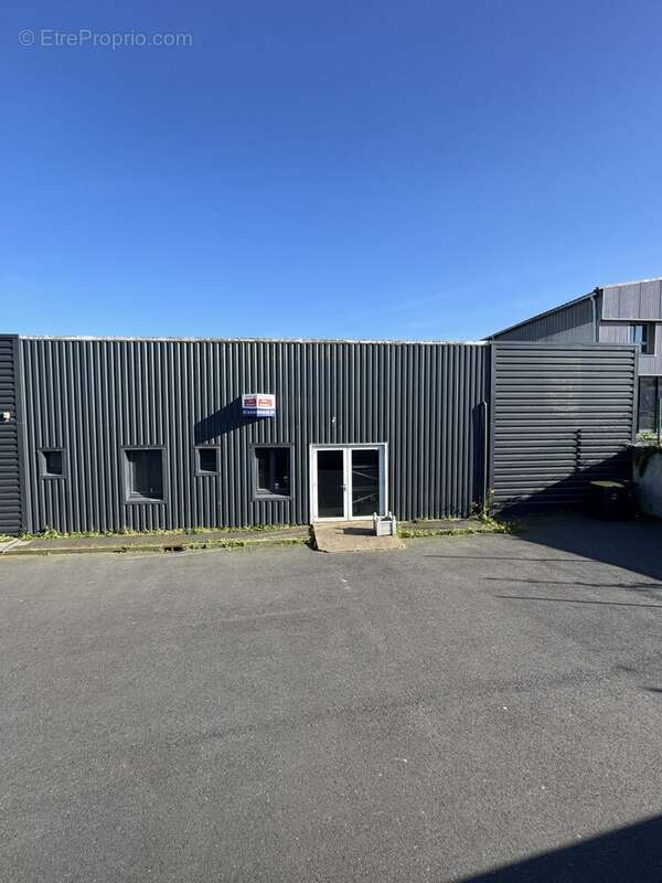 Commerce 120 m² à Saint-Martin-Des-Champs  - photo 4